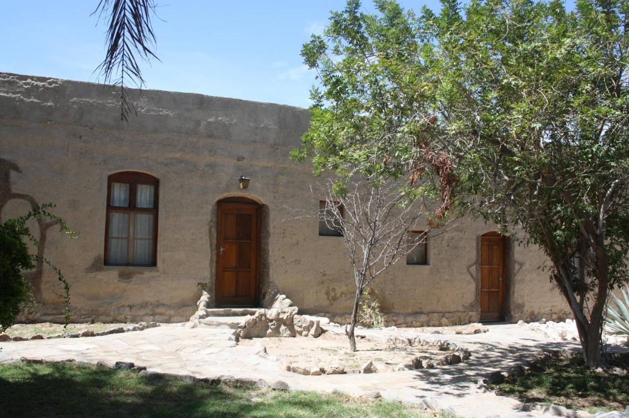 Fort Sesfontein Lodge & Safaris Esterno foto